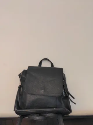 Mochila Negra Cuero