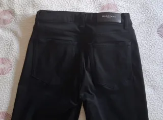 Pantalón vaquero negro con pedrería