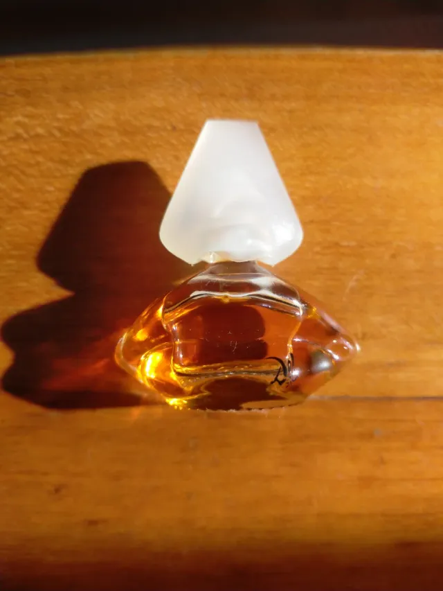 Miniatura de perfume color: brown,gold