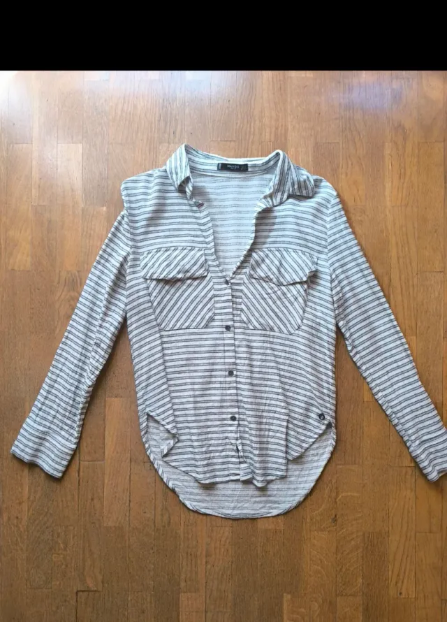 Camisa de rayas Mango gris y blanca