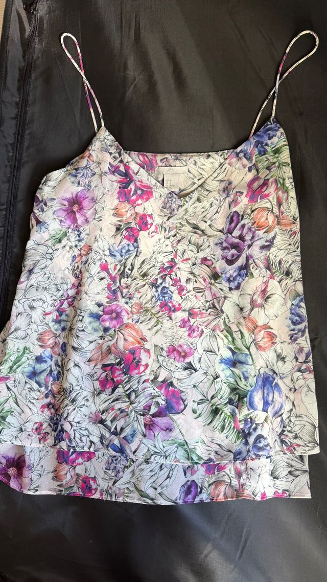 Camiseta tirantes H&M floral talla 40.m