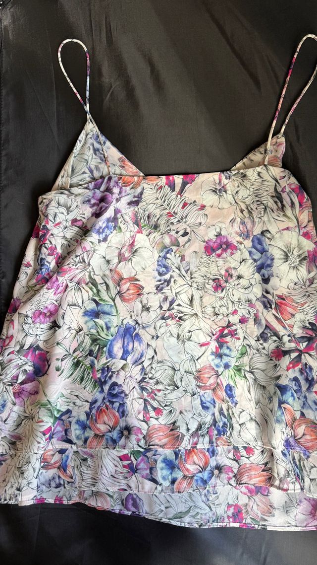 Camiseta tirantes H&M floral talla 40.m