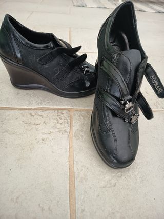 Scarpe donna Soprani nere con zeppa