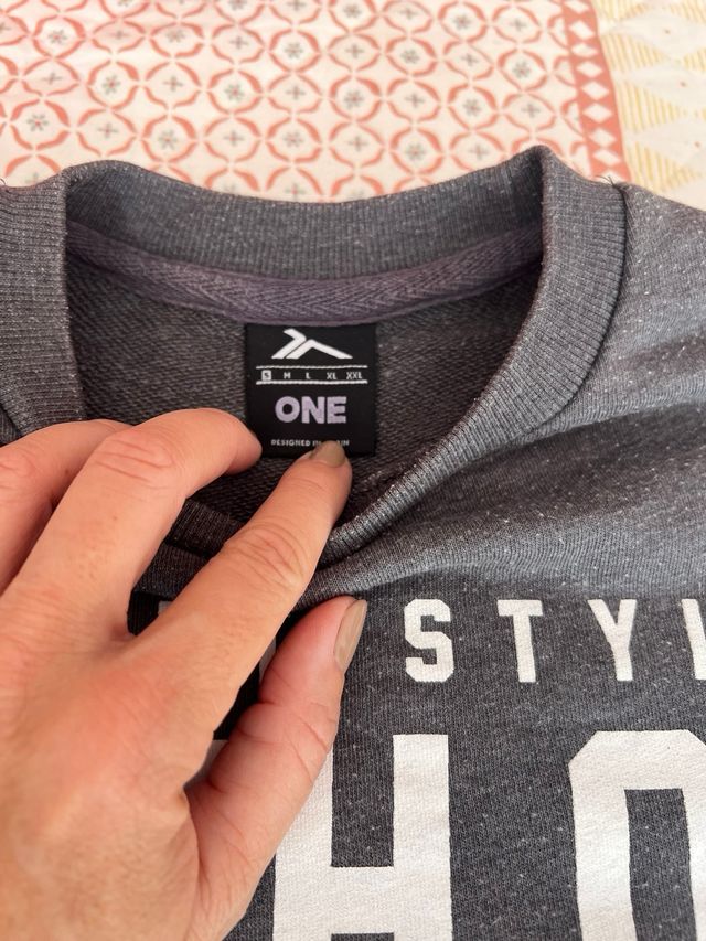 Sudadera ONE gris y blanca talla M
