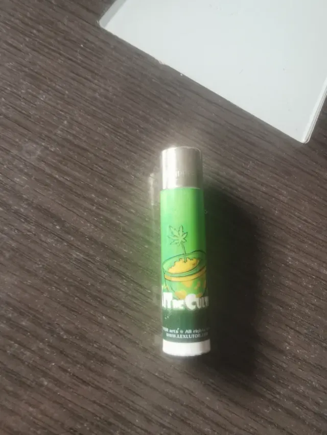 Mechero Clipper verde con dibujo