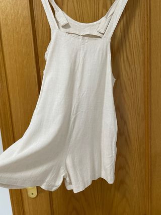 Mono corto pantalón beige Stradivarius Talla s
