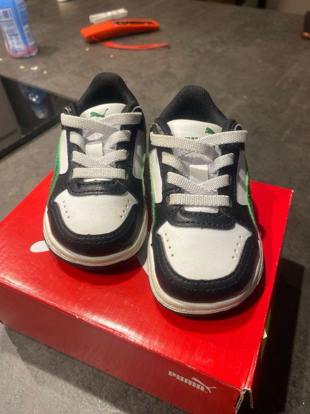 Scarpe bimbo Puma bianche e nere misura 20