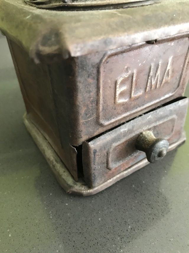 Antiguo molinillo de café ELMA