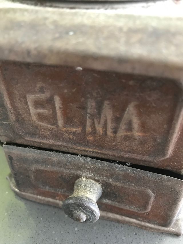 Antiguo molinillo de café ELMA