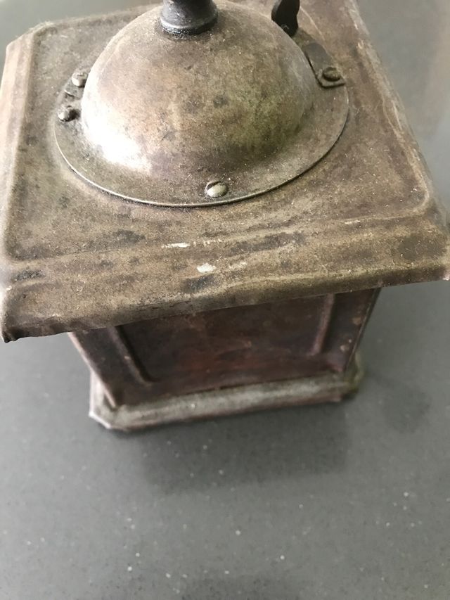 Antiguo molinillo de café ELMA