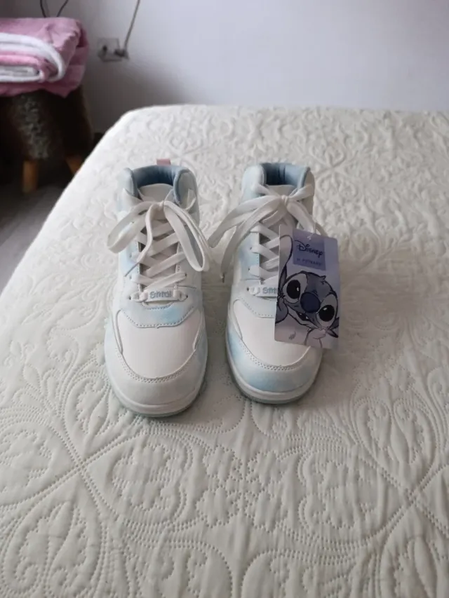Botines Disney Stitch Blancos y Azules