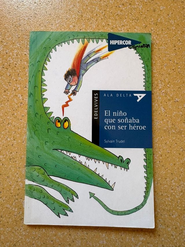 El niño que soñaba con ser héroe