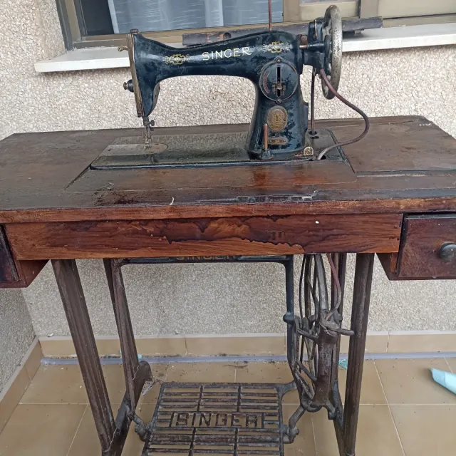 Máquina de coser Singer antigua
