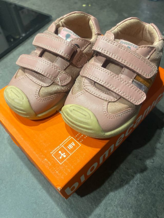 Scarpe bimba Biomecanics rosa velcro