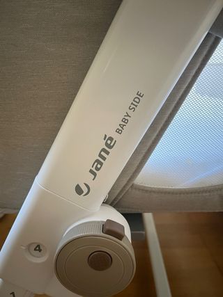 Minicuna Jané baby side