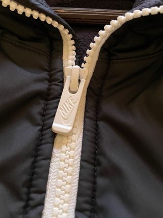 Chaqueta Nike Negra con Capucha