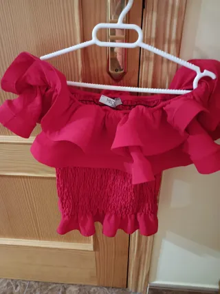 Blusa rosa con volantes y fruncido