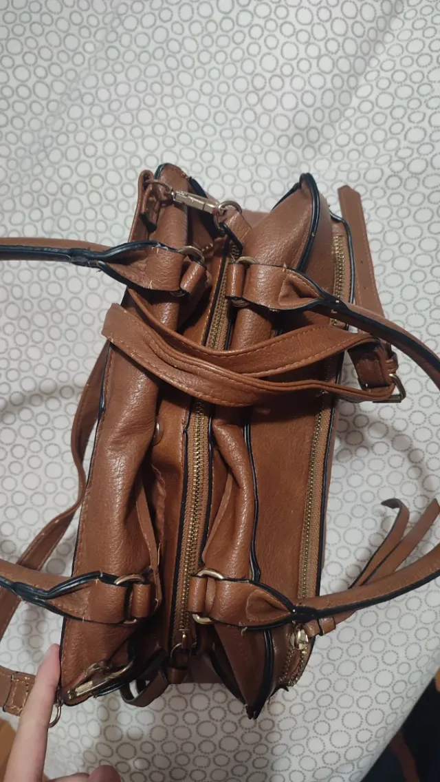 Bolso marrón de piel sintética