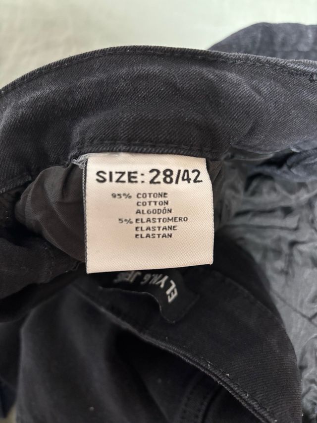 Tejanos negros ELYN.G JEANS rotos chico