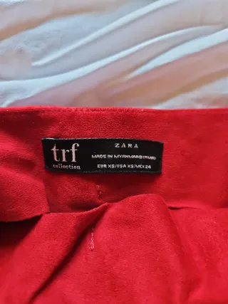 Falda pantalón Zara roja botones