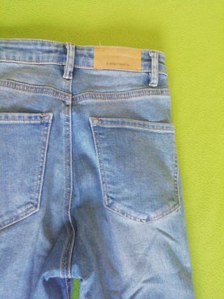 Pantalón Stradivarius Talla XXS/32