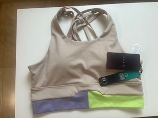 Conjunto deportivo Born: top y shorts