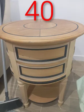 Mesa de salón redonda de madera