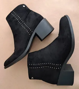 REBAJADOS HOY! Botines negros con tachuelas 39