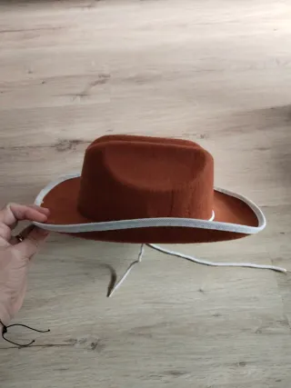 4 Gorros de Cowboy Marrones + accesorios