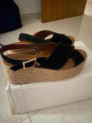 Sandalias cuña negras