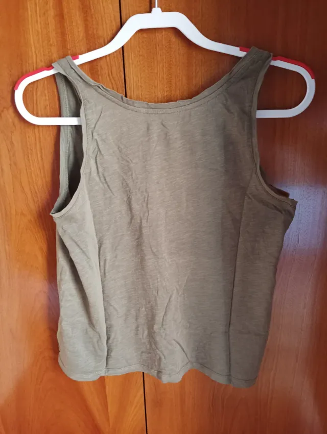 Camiseta tirantes verde botones