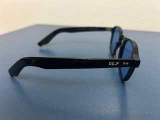 Esclusivi occhiali firmati neri e blu