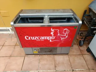 Botellero de bar Cruzcampo