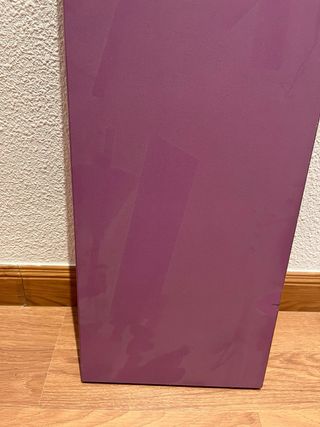 Estantería balda morada y soportes en color plata