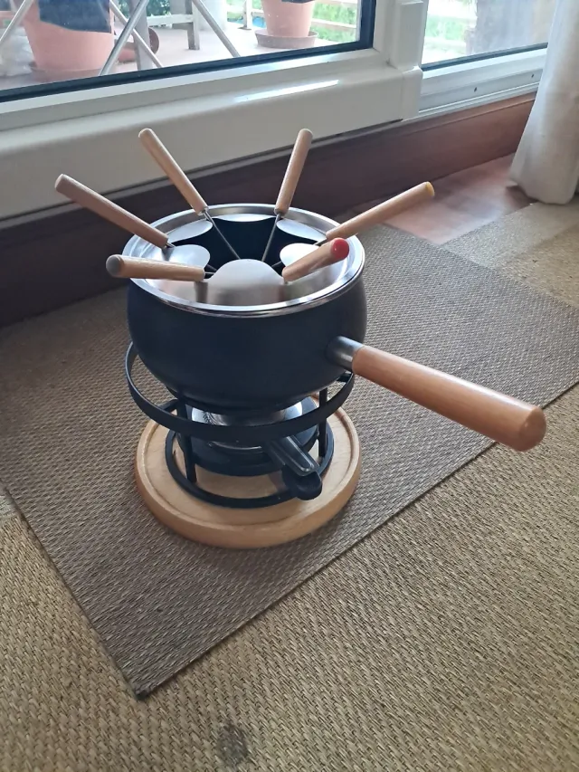 Set de Fondue Negro y Madera