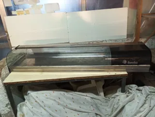 Vitrina Eureka Negra y Transparente