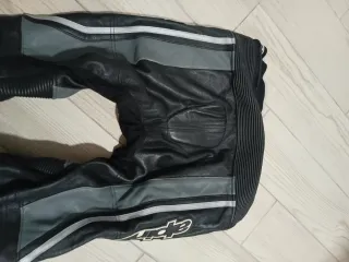 Mono de cuero Alpinestars y regalo botas