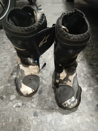 Mono de cuero Alpinestars y regalo botas