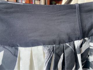 Falda Zara Estampada Flores Blanco y Negro, 