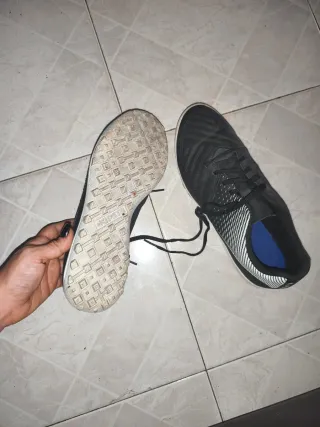 Zapatillas de fútbol negras