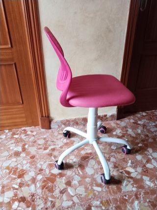 Silla infantil de escritorio rosa