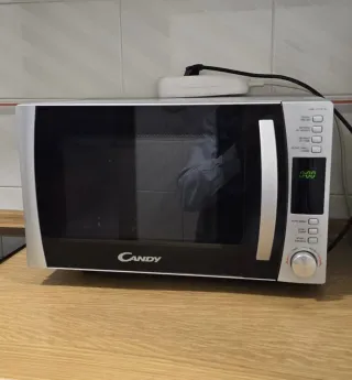 Microondas Candy Plata y Negro