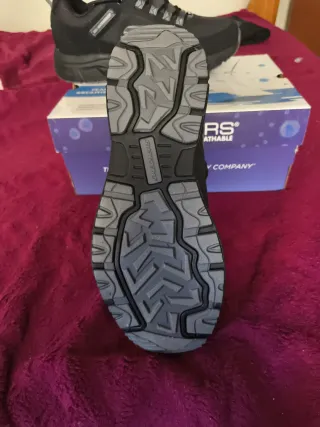 Zapatillas Skechers 100% Impermeables Negras.