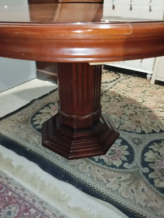 Mesa de comedor redonda de madera