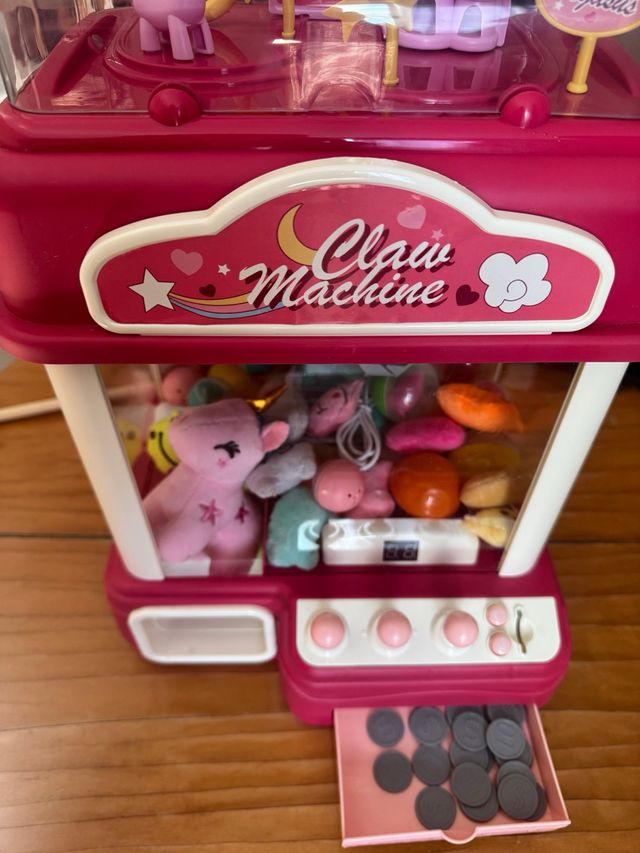 Máquina de gancho rosa con peluches