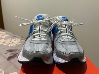 Nike Vomero 5 Talla 43