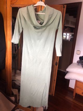 Vestido largo verde menta con abertura