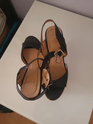 Sandalias de cuña negras