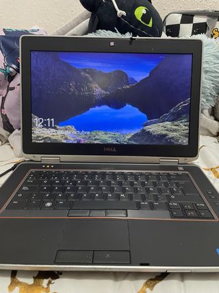 Portátil Dell con Windows 10(bateria rota)
