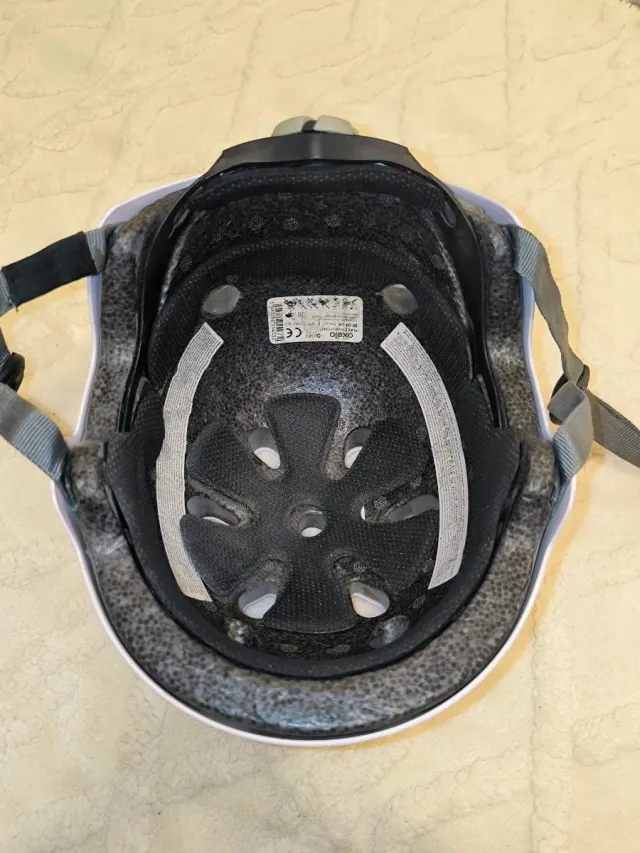 Casco Oxelo PLAY 5 blanco. Talla 50-54 cm.